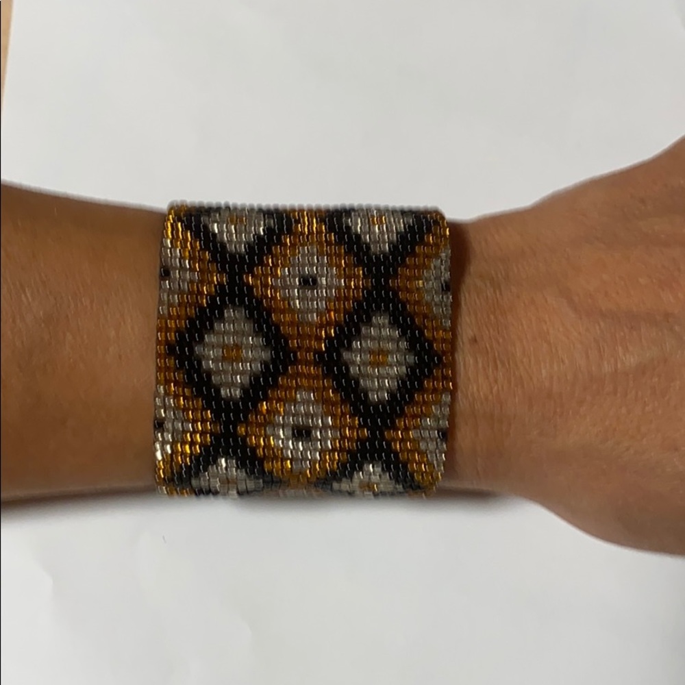 Bead bracelet